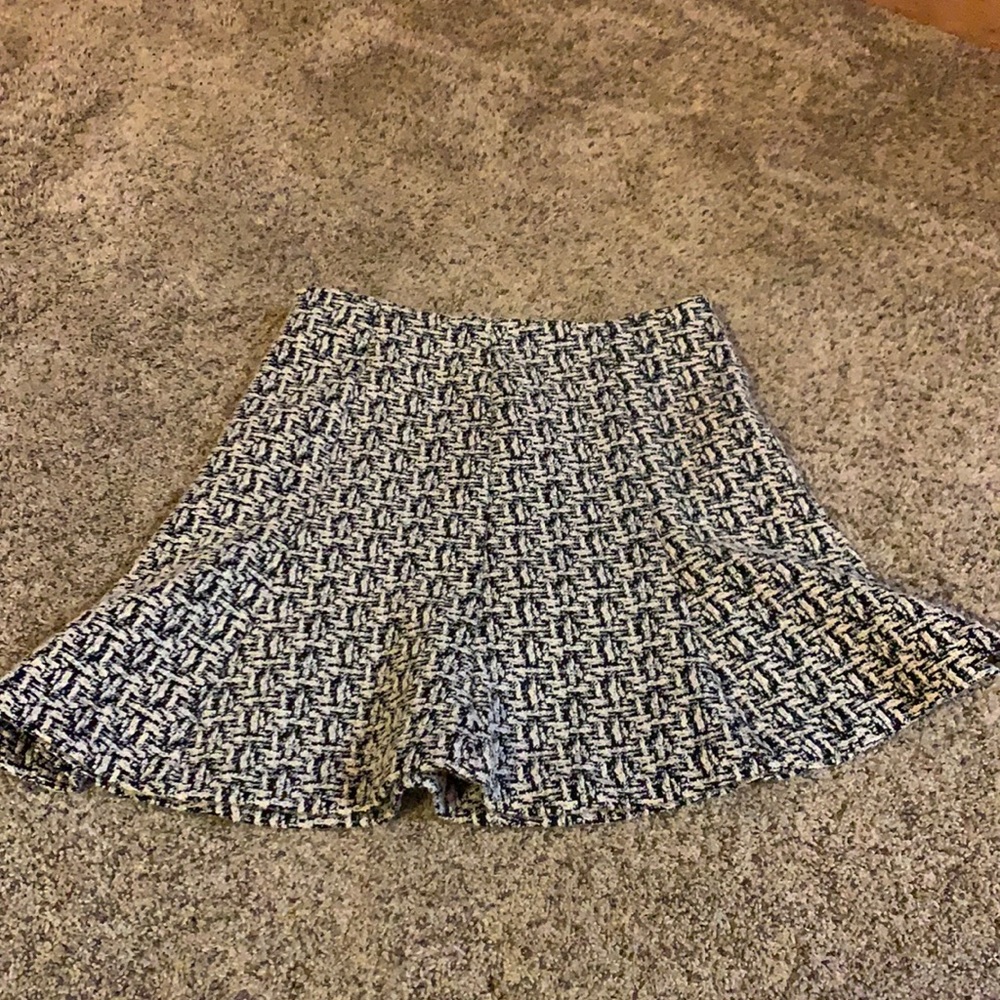 Black and white banana republic skirt